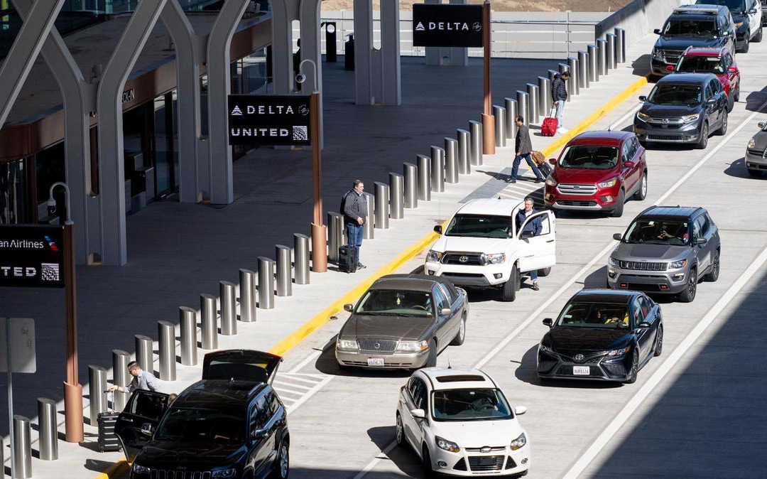 airport transportation kansas city shuttle and car service at MCI airport